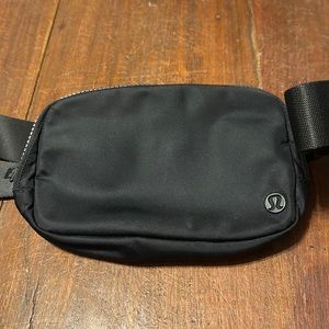 Lululemon Everywhere Belt Bag